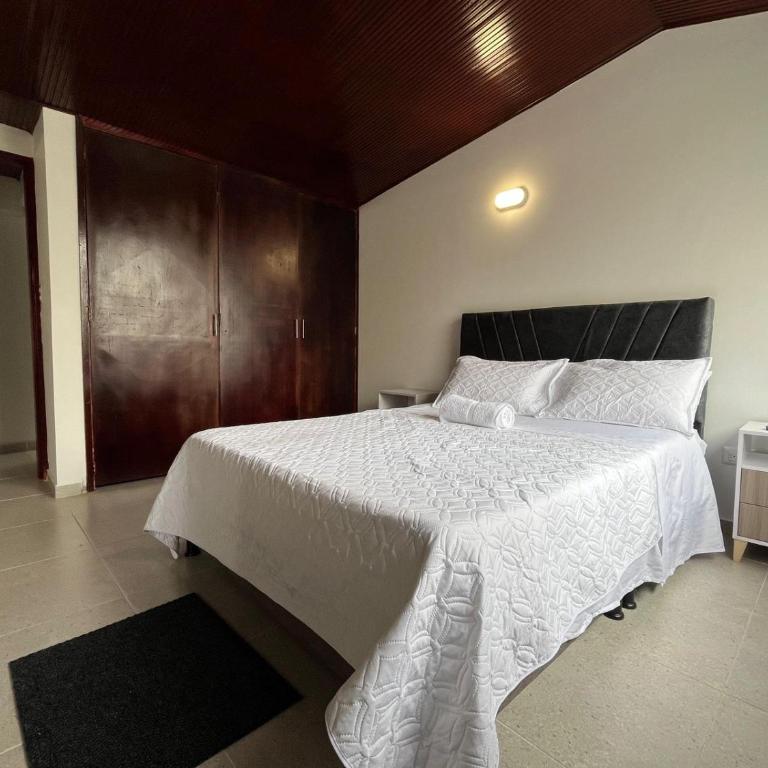 Casa Hotel Pontevedra - cerca a la clínica Shaio, - Habitación Cuádruple con baño privado - 1