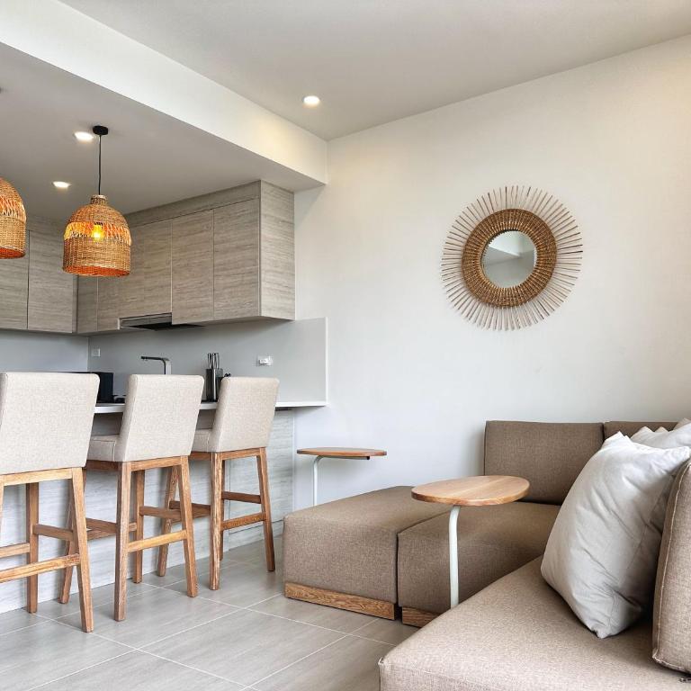 Spectacular Beachfront Apartment - Two-Bedroom Apartment - 8