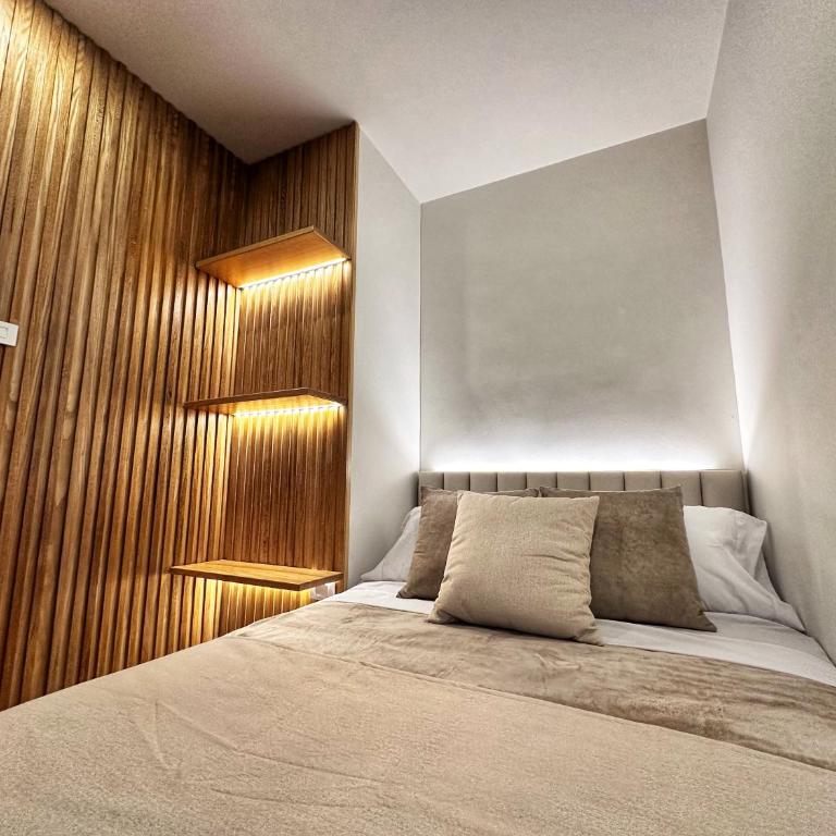 Spectacular Beachfront Apartment - Two-Bedroom Apartment - 11