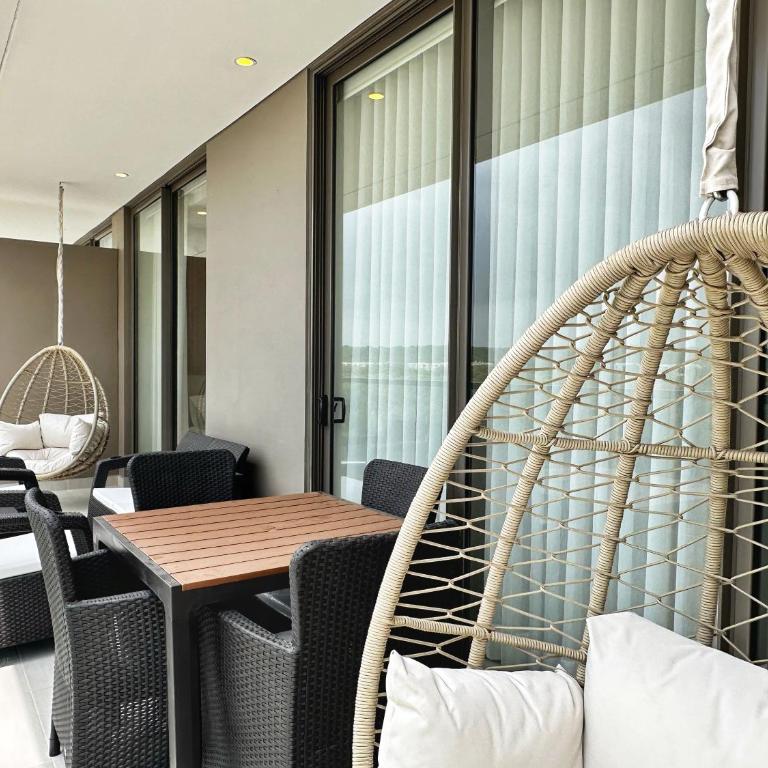 Spectacular Beachfront Apartment - Two-Bedroom Apartment - 20