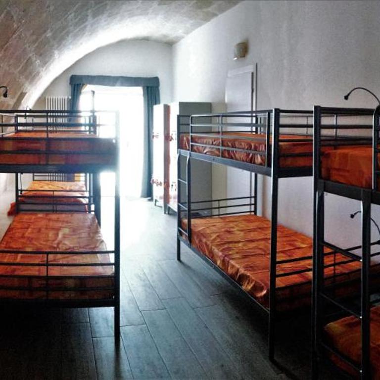 The Rock Hostel - Posto Letto in Dormitorio Femminile con 8 Letti - 1