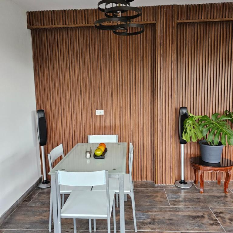 Casa Grande Pereira cerca terminal - Four-Bedroom House - 6