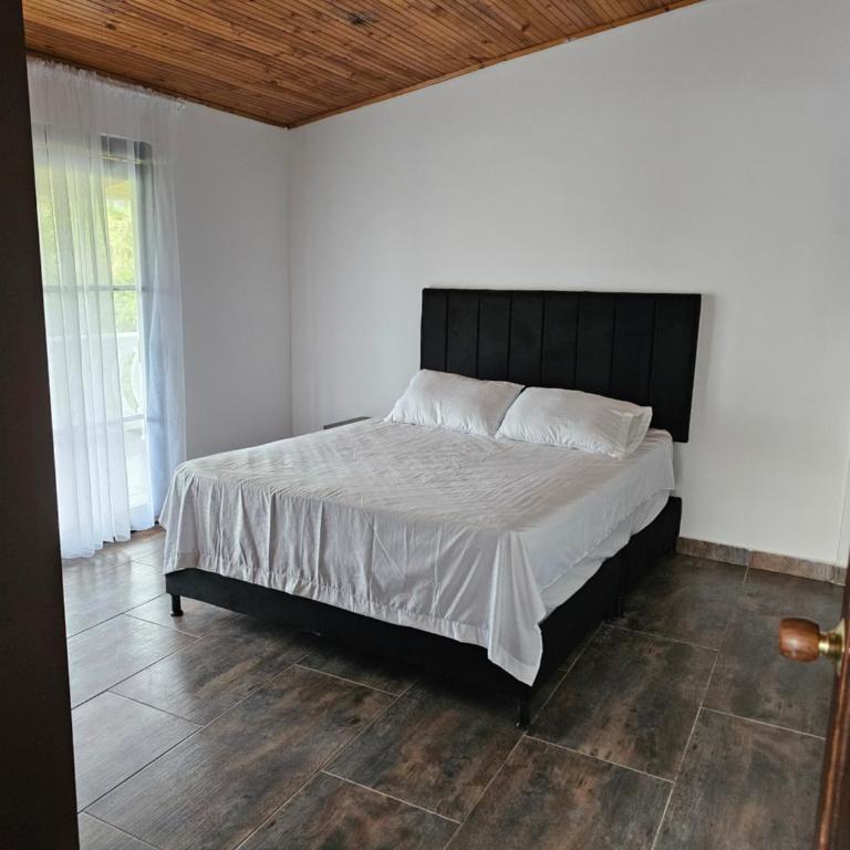 Casa Grande Pereira cerca terminal - Four-Bedroom House - 8