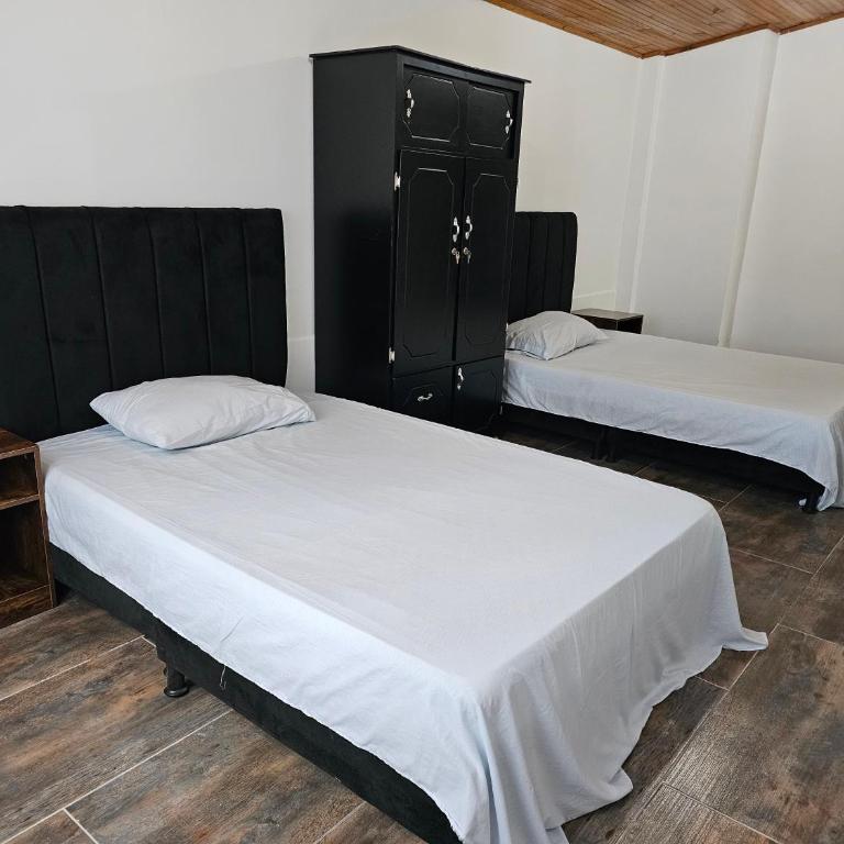Casa Grande Pereira cerca terminal - Four-Bedroom House - 16