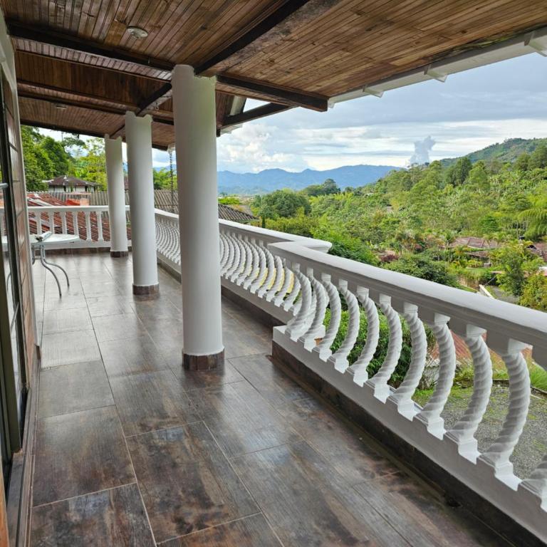 Casa Grande Pereira cerca terminal - Four-Bedroom House - 20