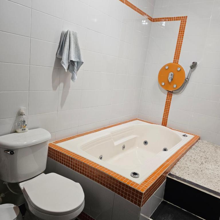 Casa Grande Pereira cerca terminal - Four-Bedroom House - 23
