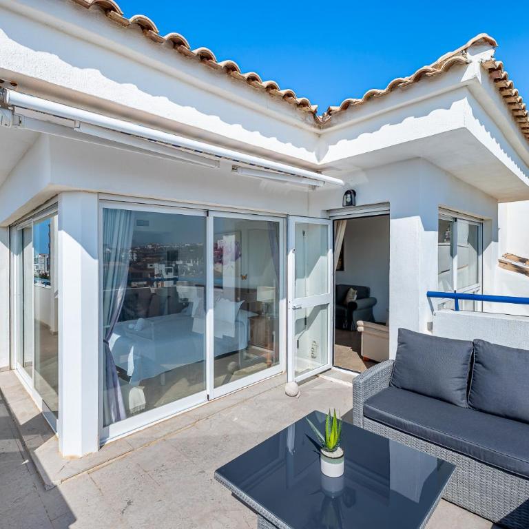Luminoso ático con vistas al mar y terraza amplia - Two-Bedroom Apartment - 2