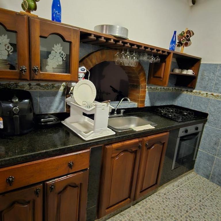 The olive tree - Four-Bedroom House - 9