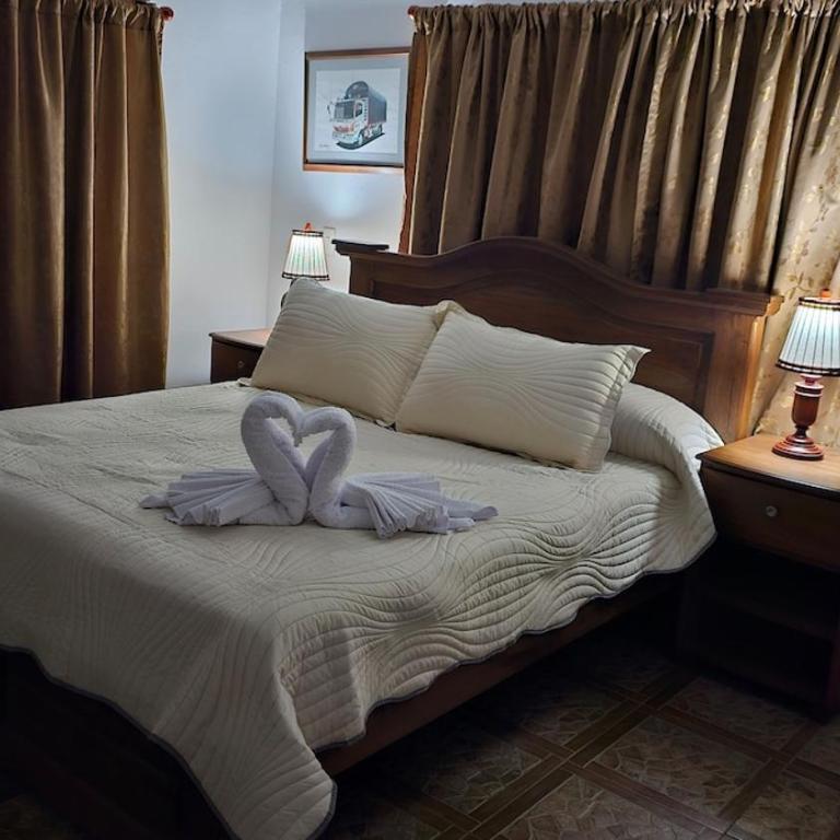 The olive tree - Four-Bedroom House - 11
