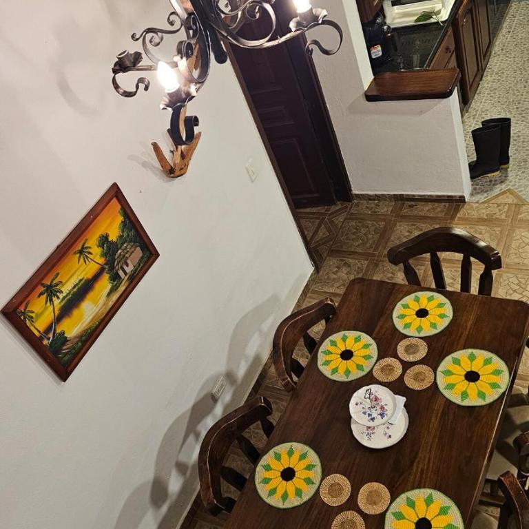 The olive tree - Four-Bedroom House - 18