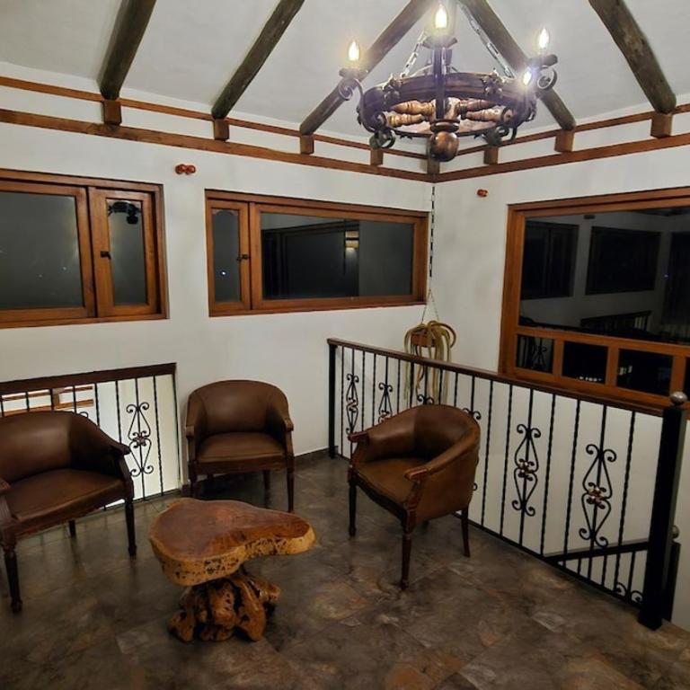 The olive tree - Four-Bedroom House - 29