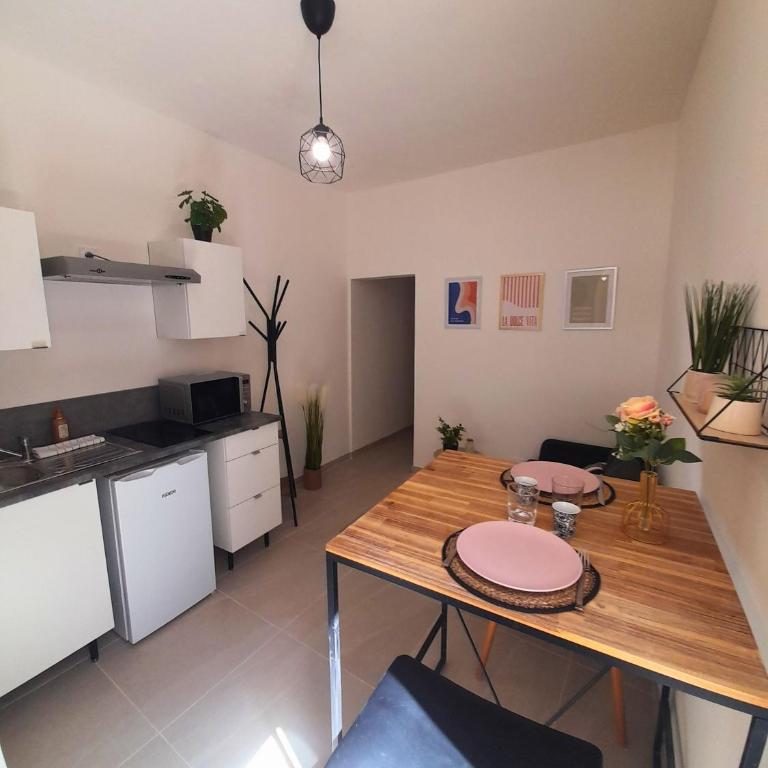 Le Refuge de l'Écusson - T2 centre-ville, WIFI - Apartment mit 1 Schlafzimmer - 8