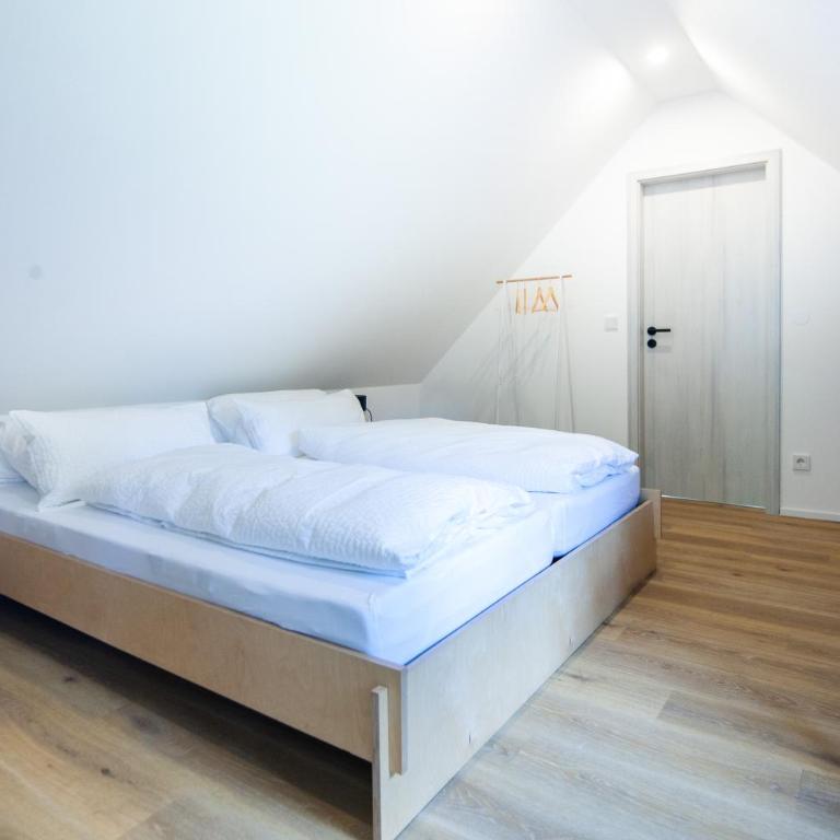 Landhaus Auerling, Chalet am Wald mit Sauna, Kamin & Garten - Chalet mit 3 Schlafzimmern - 29