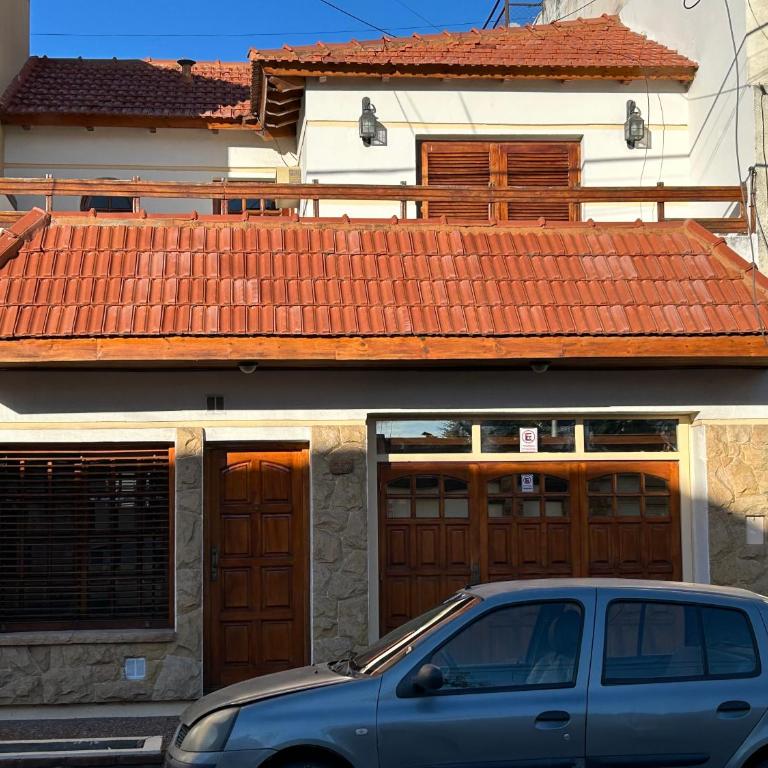 Excelente casa céntrica - Three-Bedroom House - 2