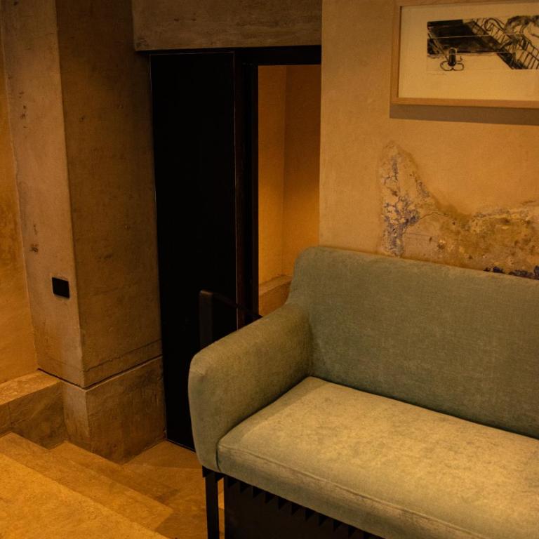 Becino - Standard King Room - 6