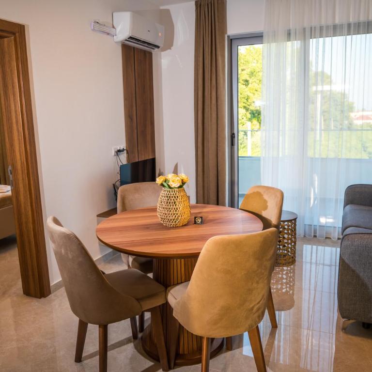 Robi Apartments - Family Two-Bedroom Apartment with View - 7