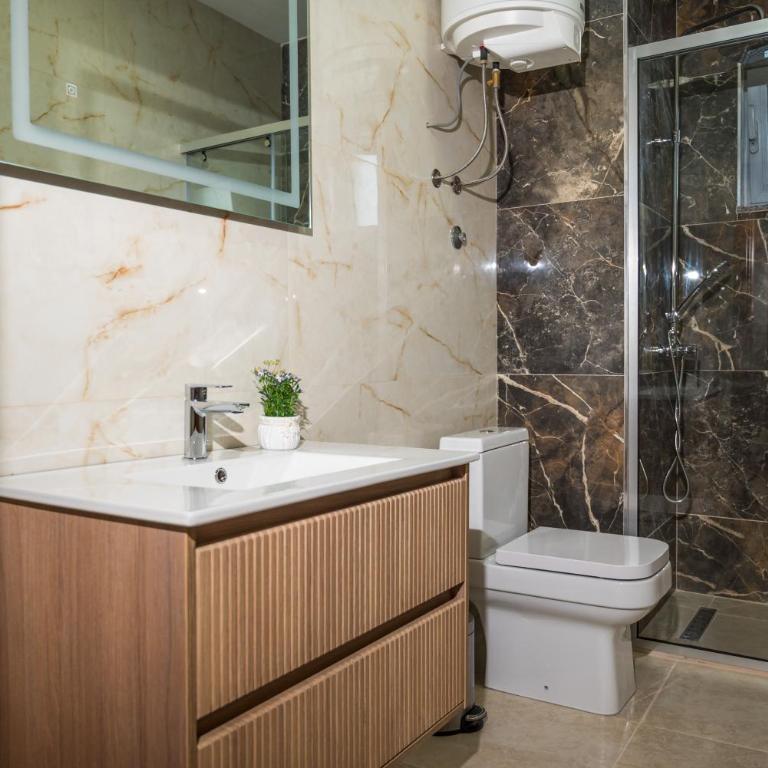 Robi Apartments - Family Two-Bedroom Apartment with View - 8
