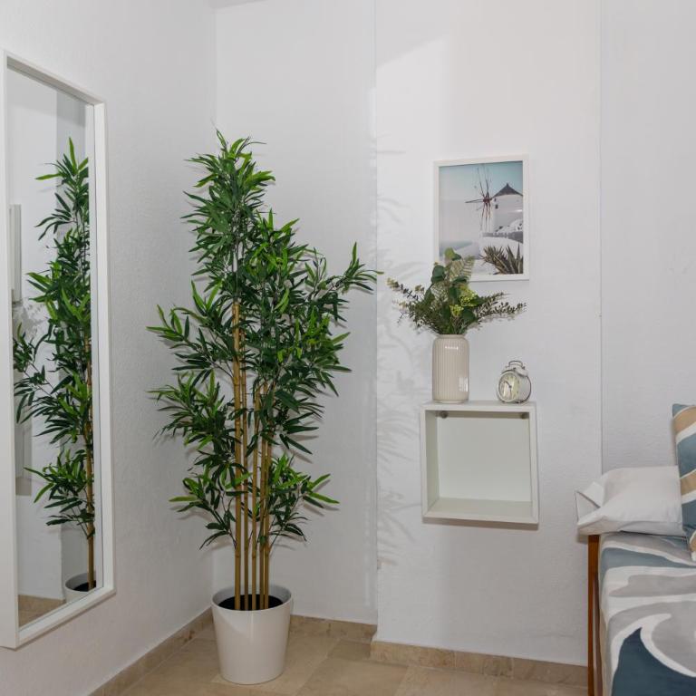 Escapada junto al mar con vistas y piscina - Two-Bedroom Apartment - 15