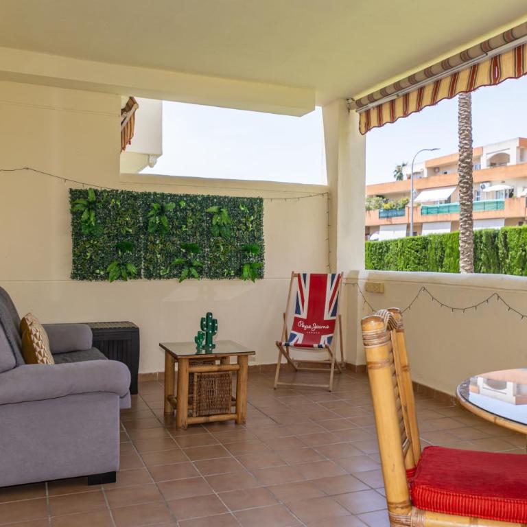 Escapada junto al mar con vistas y piscina - Two-Bedroom Apartment - 2