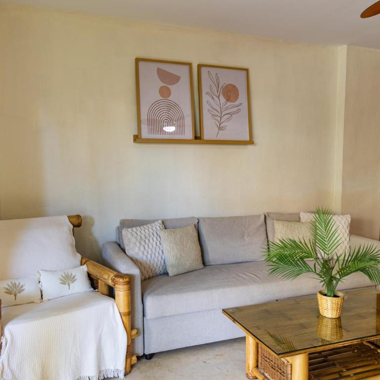 Escapada junto al mar con vistas y piscina - Two-Bedroom Apartment - 7