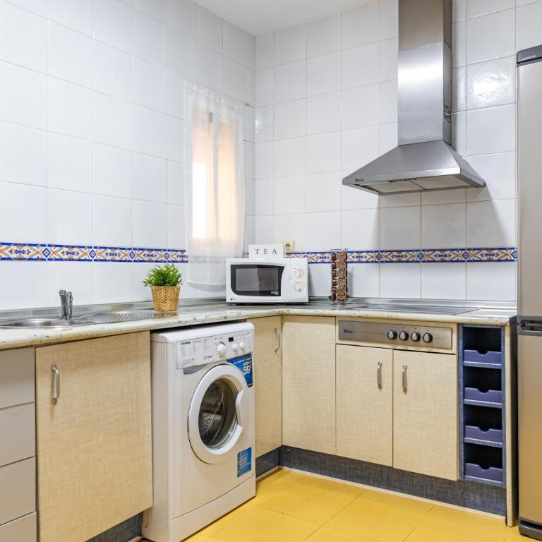 Escapada junto al mar con vistas y piscina - Two-Bedroom Apartment - 22
