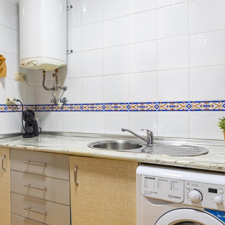 Escapada junto al mar con vistas y piscina - Two-Bedroom Apartment - 23