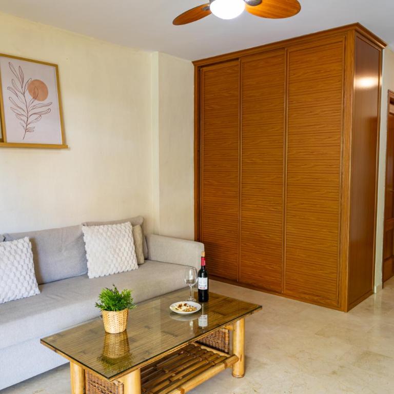 Escapada junto al mar con vistas y piscina - Two-Bedroom Apartment - 6
