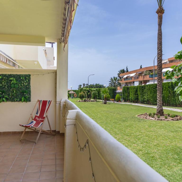 Escapada junto al mar con vistas y piscina - Two-Bedroom Apartment - 18