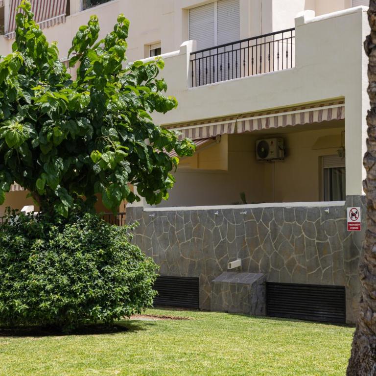 Escapada junto al mar con vistas y piscina - Two-Bedroom Apartment - 30