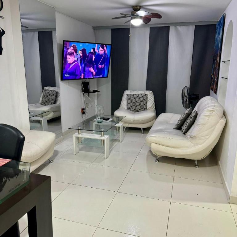 Nuevo Apto Cabecera! Centro Comercial Cuarta Etapa - Apartamento de 3 dormitorios - 1