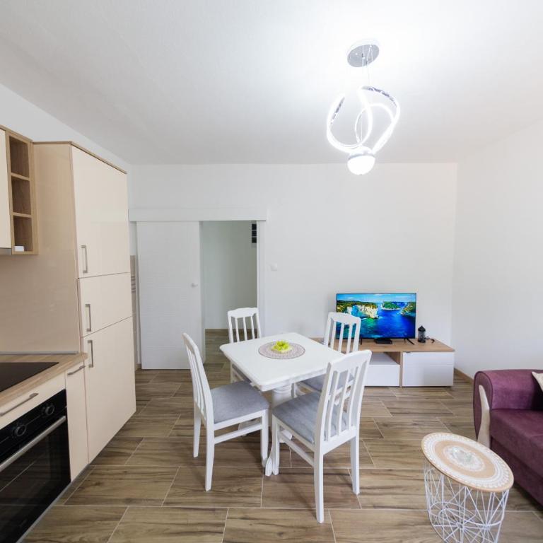 Dejana Apartments - Two-Bedroom Family Apartment - 6