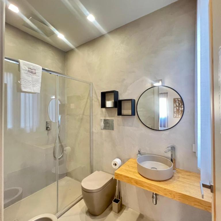 Atenea Boutique Rooms- Atenea Collection - Deluxe Double Room with Balcony - 3