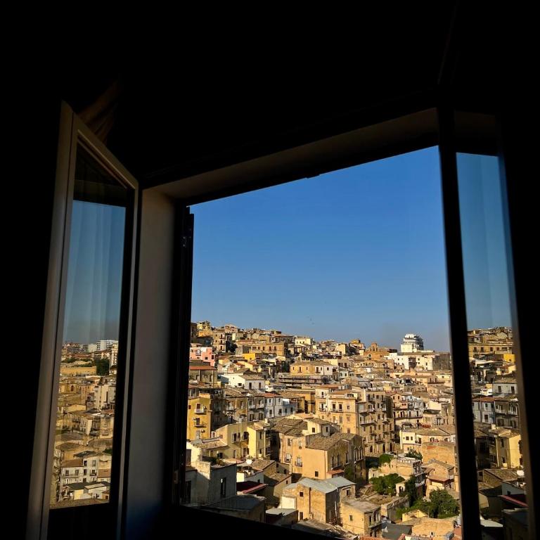 Atenea Boutique Rooms- Atenea Collection - Deluxe Double Room with Balcony - 2