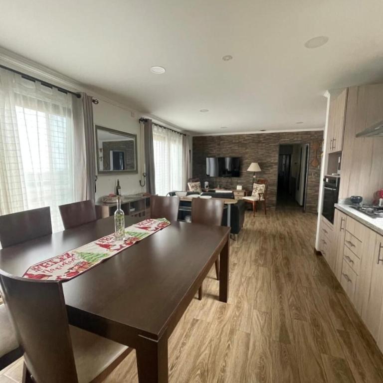 Exclusiva casa con hermosa vista - Three-Bedroom House - 17