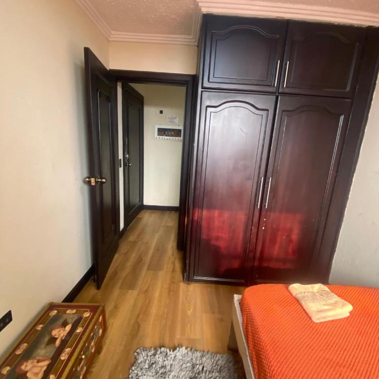 Encantador departamento de 3 dormitorios en el centro histórico de Cuenca - Apartamento de 3 dormitorios - 8
