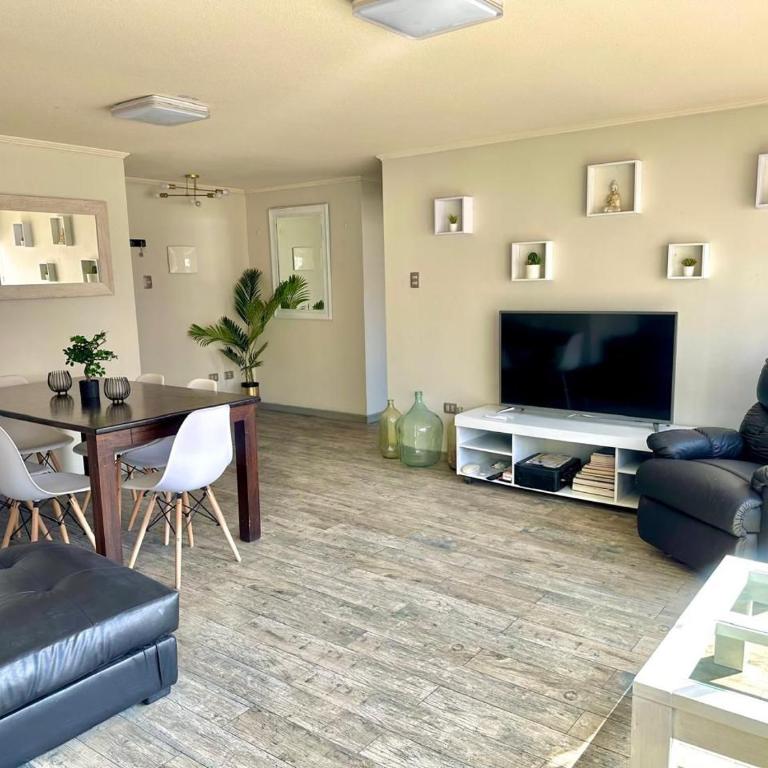 Departamento en Iquique frente al Mar 3 Dormitorios 2 baños - Three-Bedroom Apartment - High Floor - 6