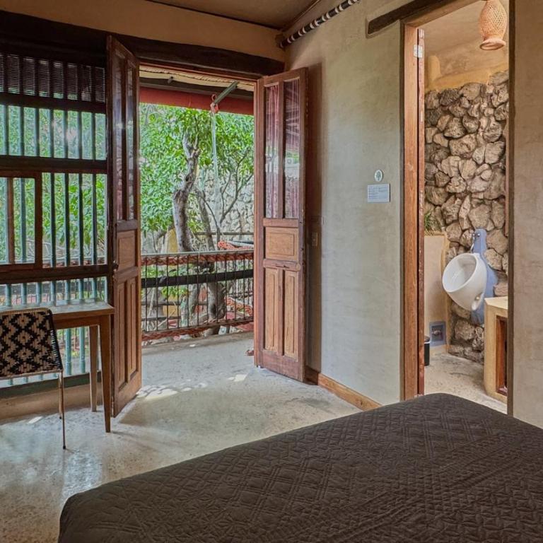 Casa del Tunel Lodge in Getsemani - Deluxe Double or Twin Room with Balcony - 5