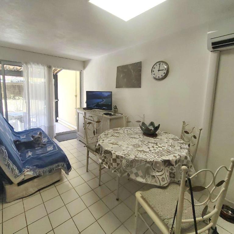 Cap d'Agde: Joli T2 Climatisé à 50m Plage, 4 Pers - FR-1-607-227 - Appartamento - 2