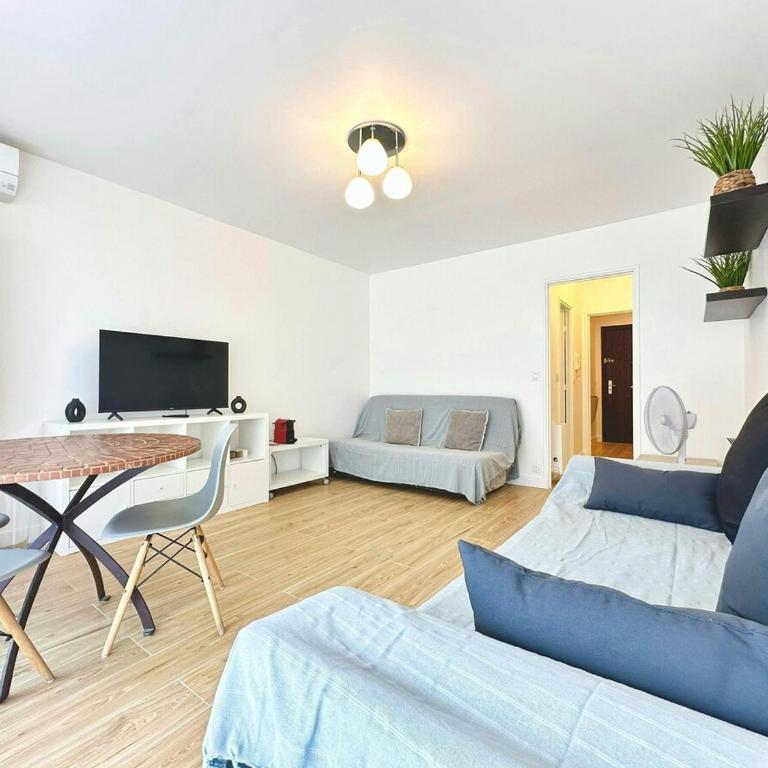 50 des plages Jolie studio centre juan les pins - Appartement - 21