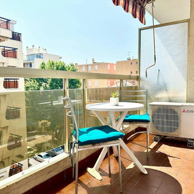 50 des plages Jolie studio centre juan les pins - Appartement - 28