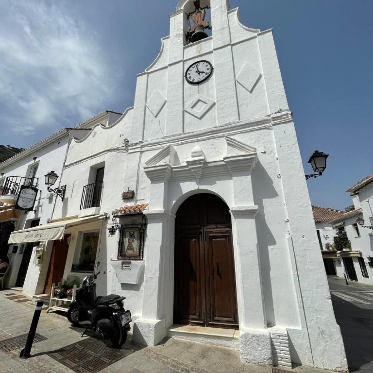 Beautiful 3 Bedrooms, 2 Baths, Balcony, Beach Apartment - Apartamento - 40