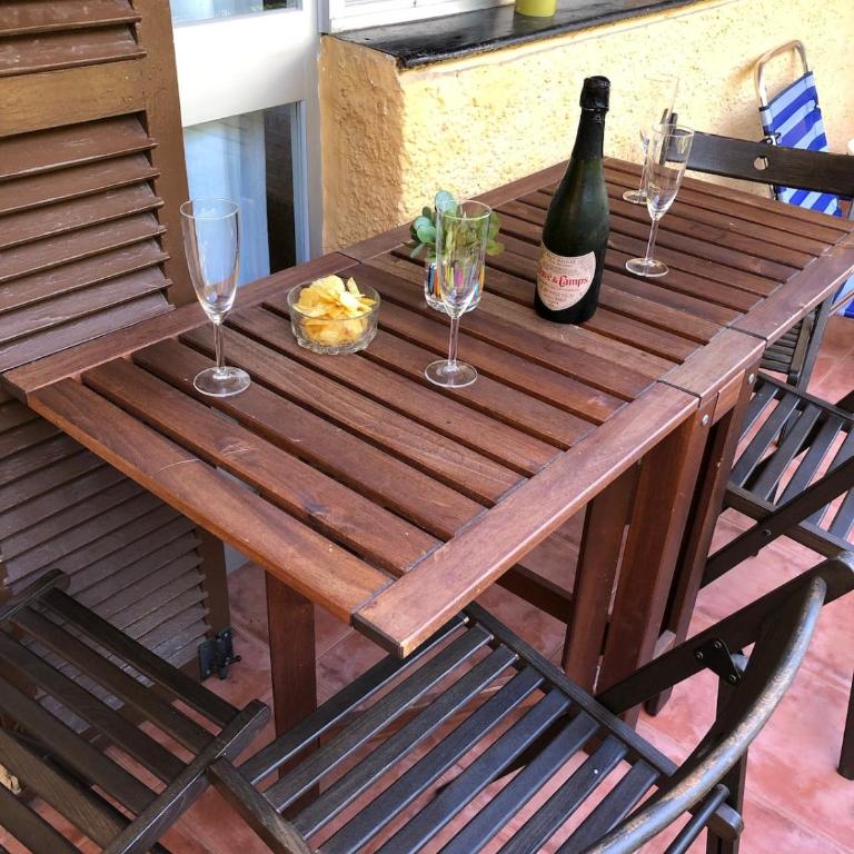 Beautiful 3 Bedrooms, 2 Baths, Balcony, Beach Apartment - Apartamento - 9