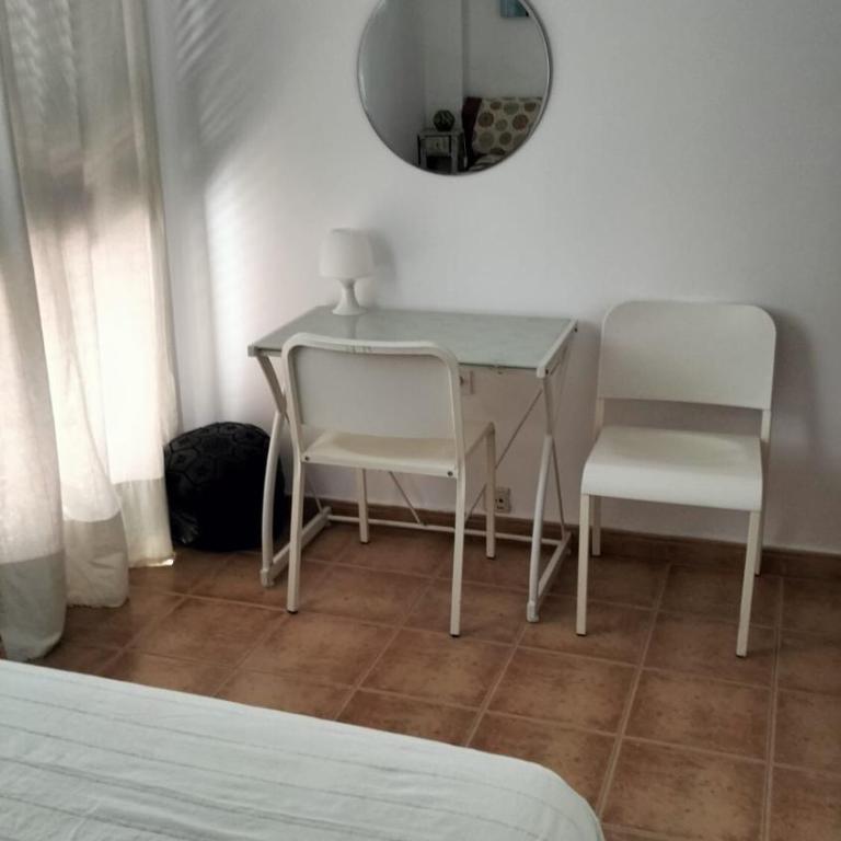 Beautiful 3 Bedrooms, 2 Baths, Balcony, Beach Apartment - Apartamento - 14