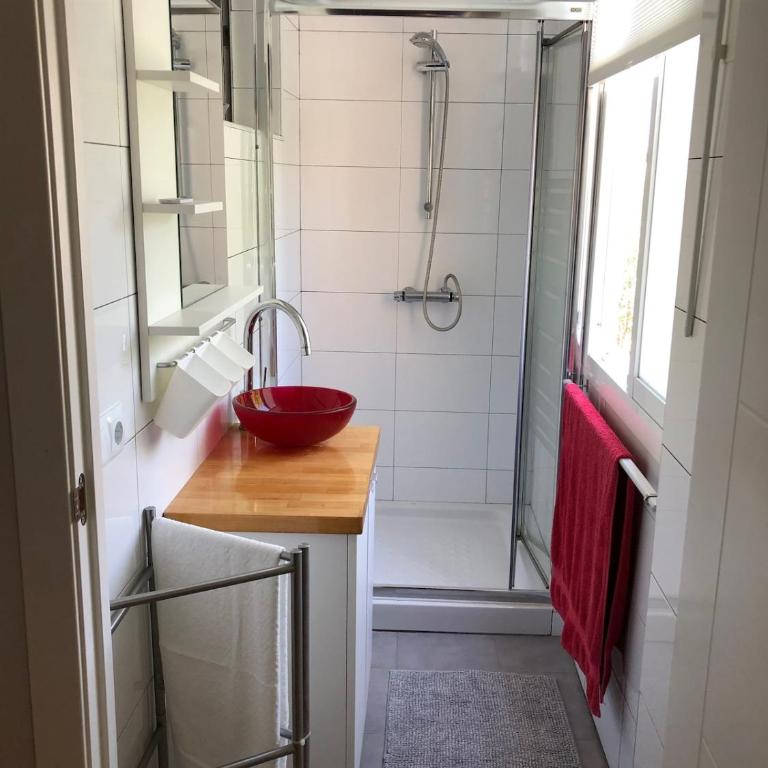Beautiful 3 Bedrooms, 2 Baths, Balcony, Beach Apartment - Apartamento - 17