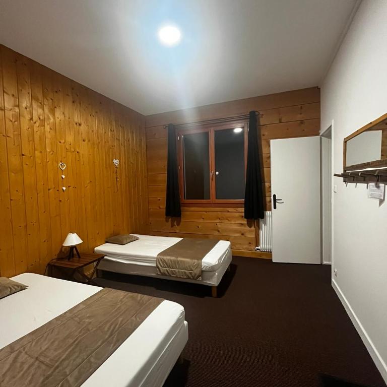 Hôtel Au Feu De Bois - Chambre Familiale - 1