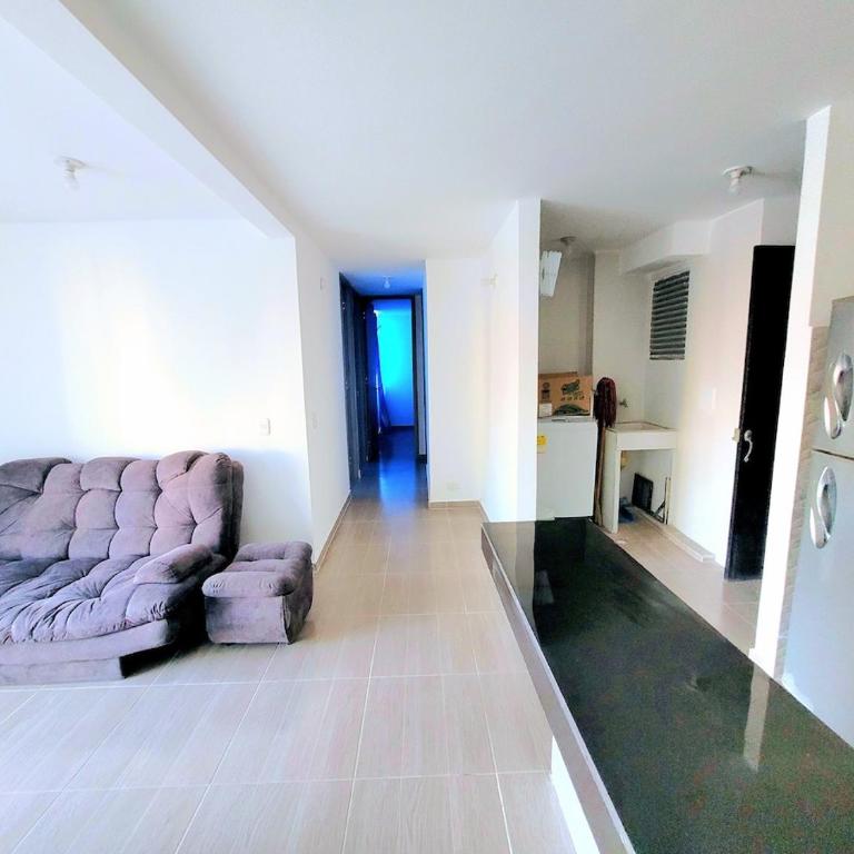 Grande y Bonito Apartamento Con Piscina - Apartamento de 3 dormitorios con balcón - 1