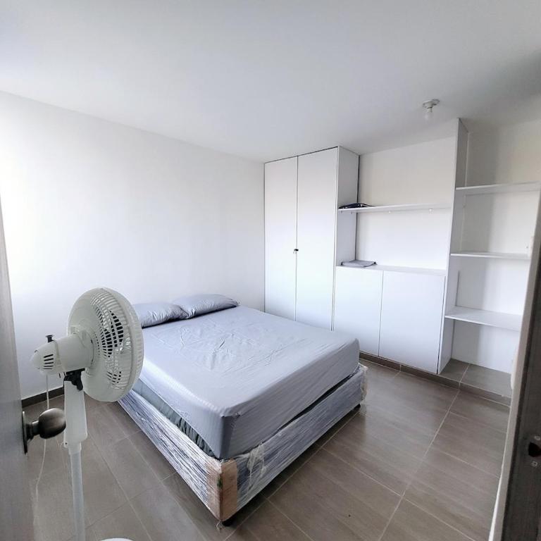 Grande y Bonito Apartamento Con Piscina - Apartamento de 3 dormitorios con balcón - 2