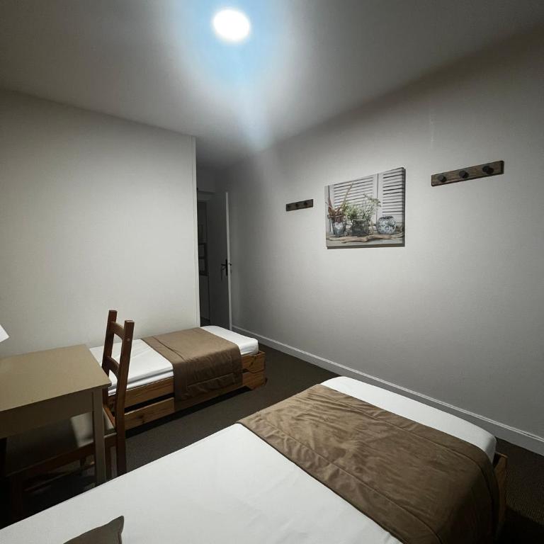 Hôtel Au Feu De Bois - Chambre Familiale avec Balcon - 2
