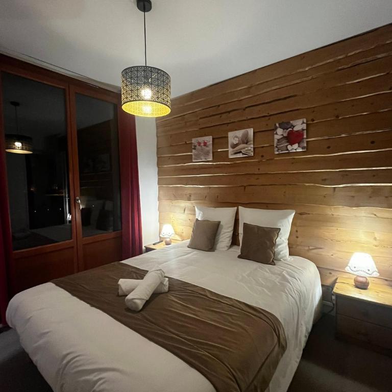 Hôtel Au Feu De Bois - Chambre Double - Vue sur Montagne - 2