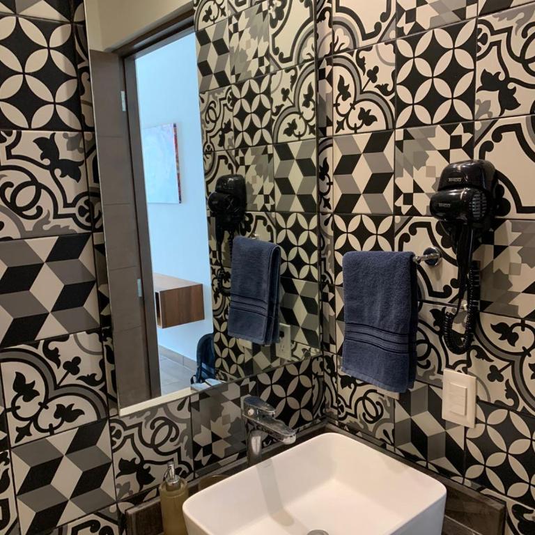 George Luxury Condo - One-Bedroom Apartment - 21